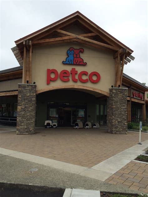 Petco issaquah - Petco is a category-defining health and wellness company focused on improving the lives of pets, pet parents and Petco partners. We are 29,000 strong, working together across 1,500+ pet care centers, 250+ Vetco Total Care hospitals, hundreds of preventive care clinics, eight distribution centers and two support centers.